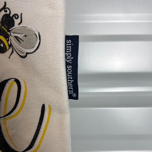 Simply Southern White and Brown Tote with Bee Kind Design - Picture 2 of 9